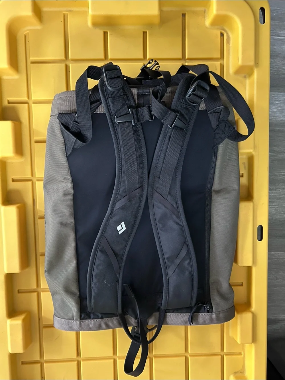 Black Diamond Street Creek 20L Backpack in Taupe
